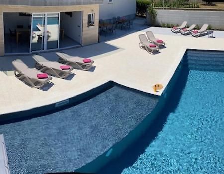 Croliday Apartment With Pool Nin Vrsi Bagian luar foto
