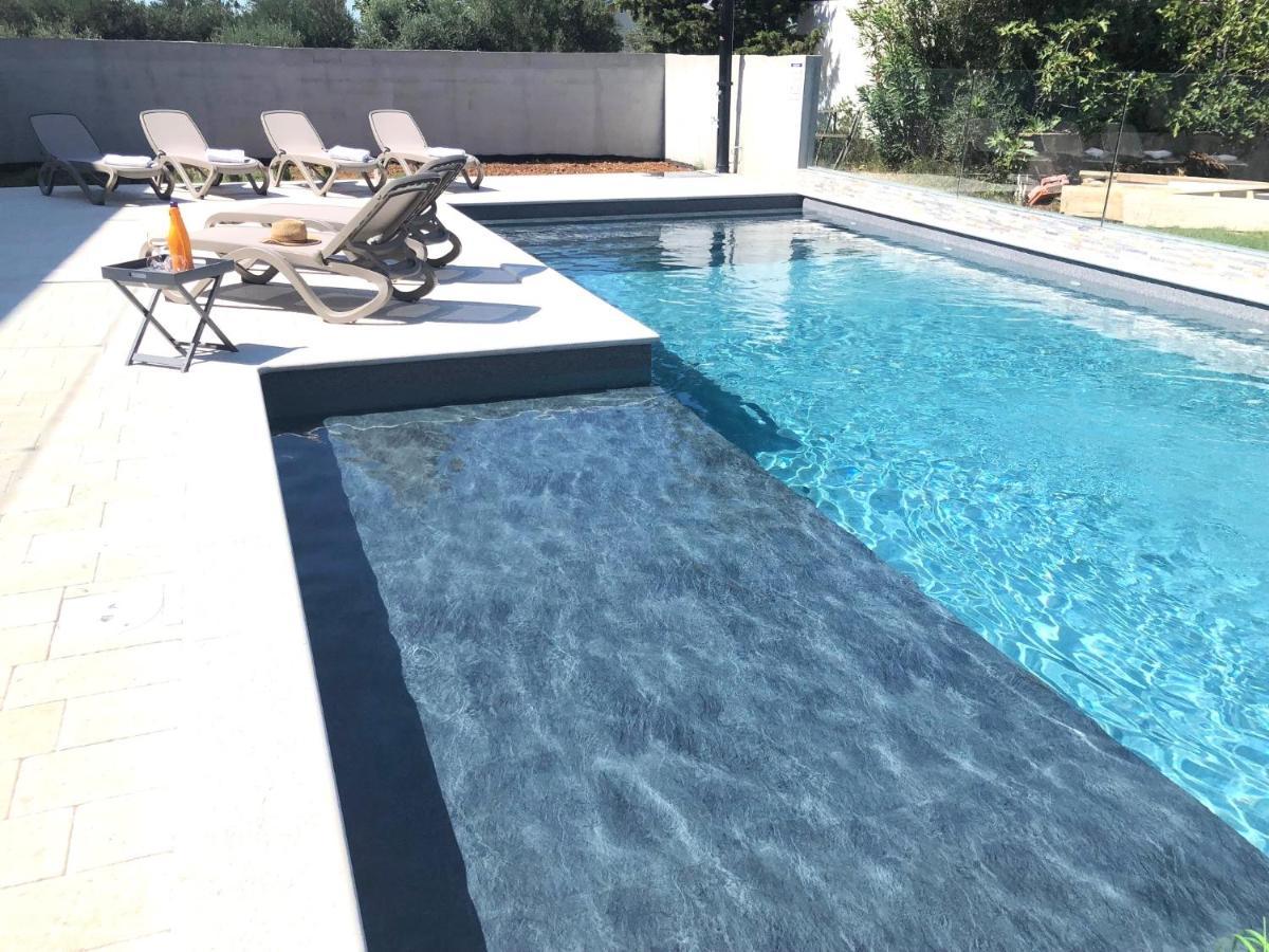 Croliday Apartment With Pool Nin Vrsi Bagian luar foto