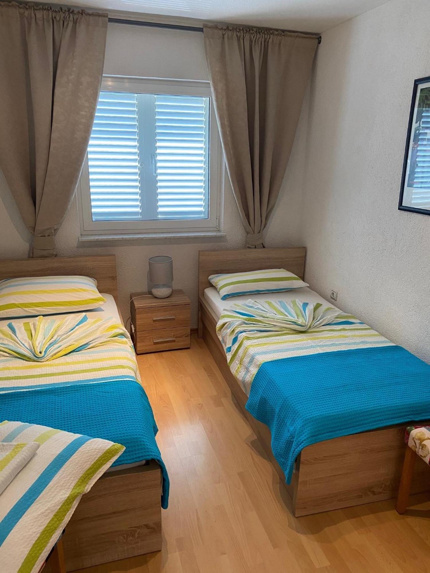 Croliday Apartment With Pool Nin Vrsi Bagian luar foto