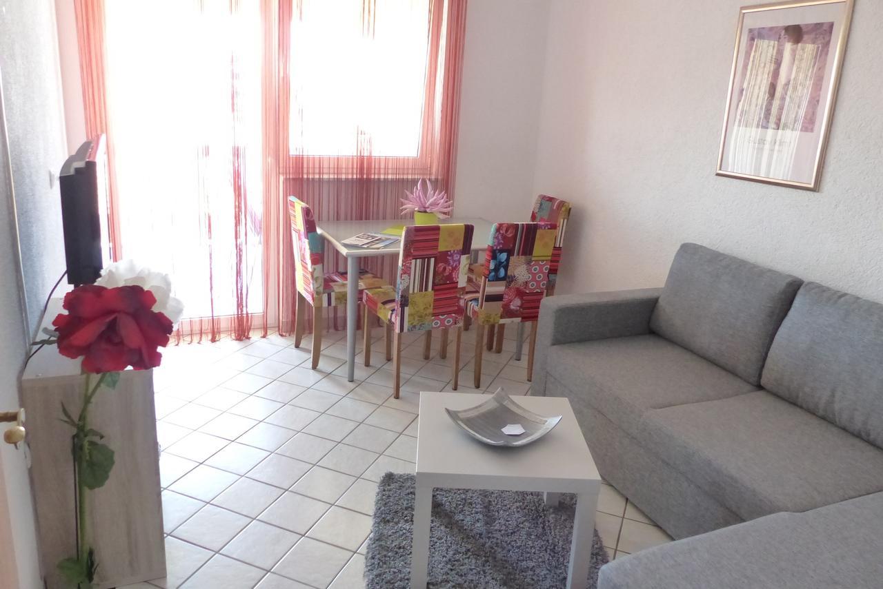 Croliday Apartment With Pool Nin Vrsi Bagian luar foto